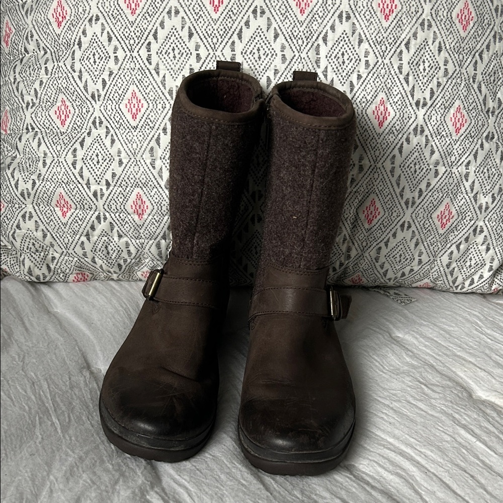 Stylish Brown Women's Boots brown all weather UGG boot.